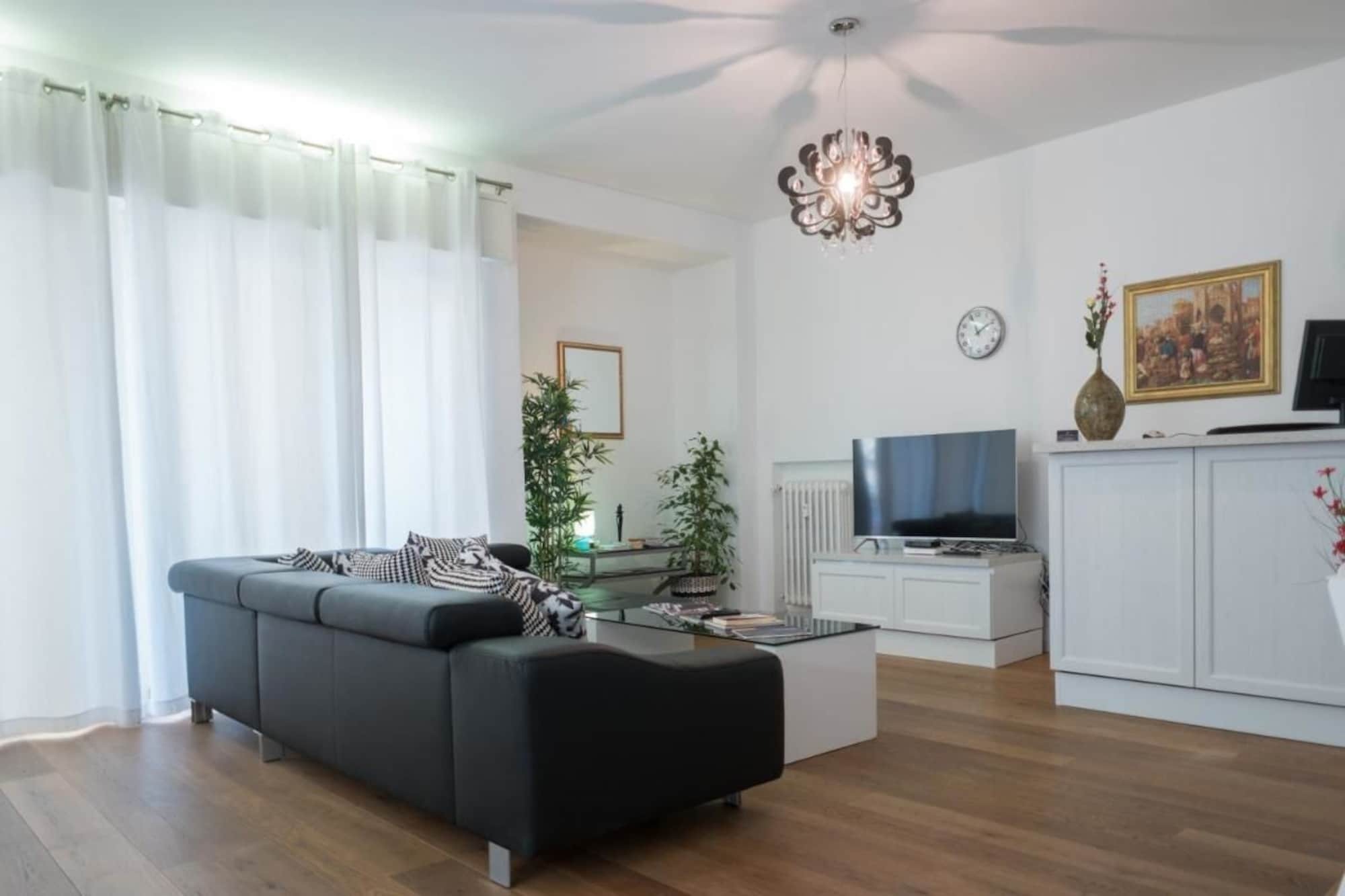 Ca' Rebeka Venice - Atika & Atif Mestre