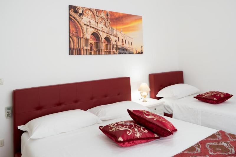 Ca' Rebeka Venice - Atika & Atif Guest house
